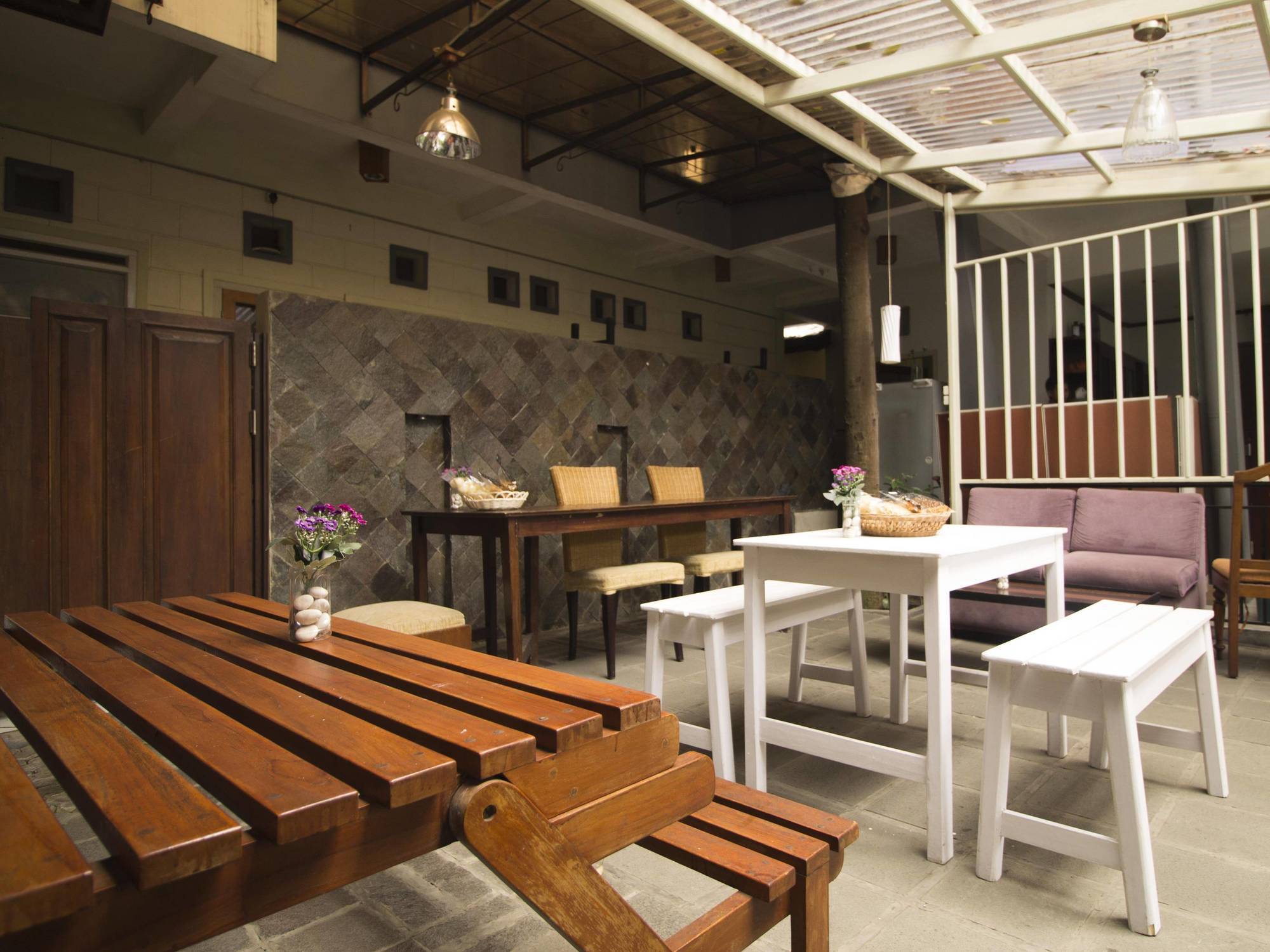 Wisma tamu Reddoorz @ Setrasari